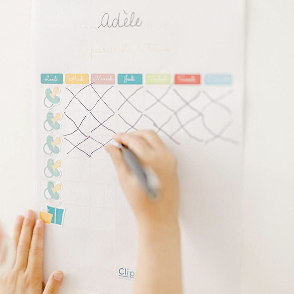 calendrier pour arrêter la tétine grâce à un dispositif d'arrêt Clipp pour bébé et enfant